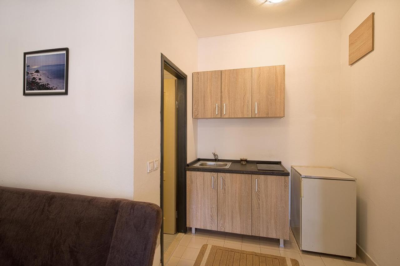 Madra Rooms And Apartments Будва Экстерьер фото